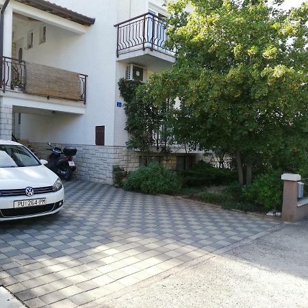 Apartmani Komunela ウマグ エクステリア 写真