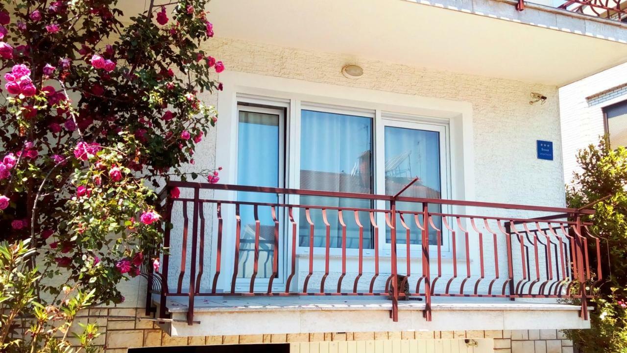 Apartmani Komunela ウマグ エクステリア 写真
