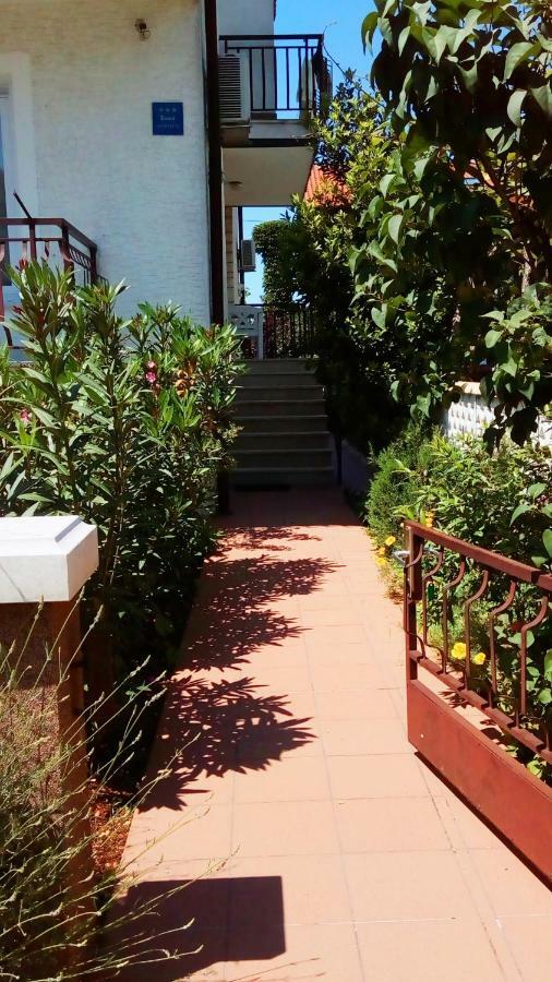 Apartmani Komunela ウマグ エクステリア 写真
