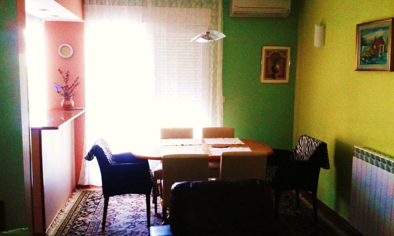 Apartmani Komunela ウマグ エクステリア 写真