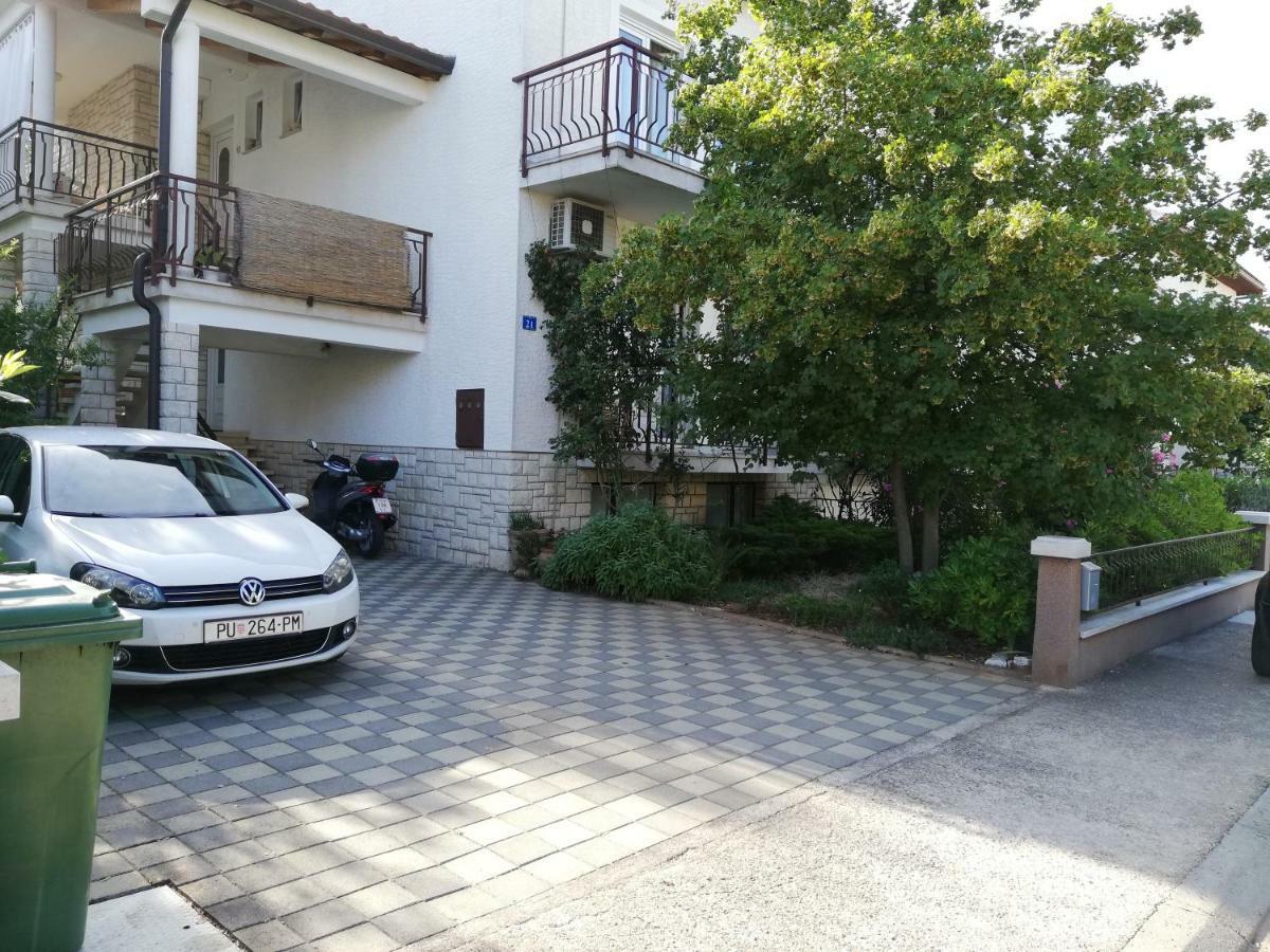 Apartmani Komunela ウマグ エクステリア 写真